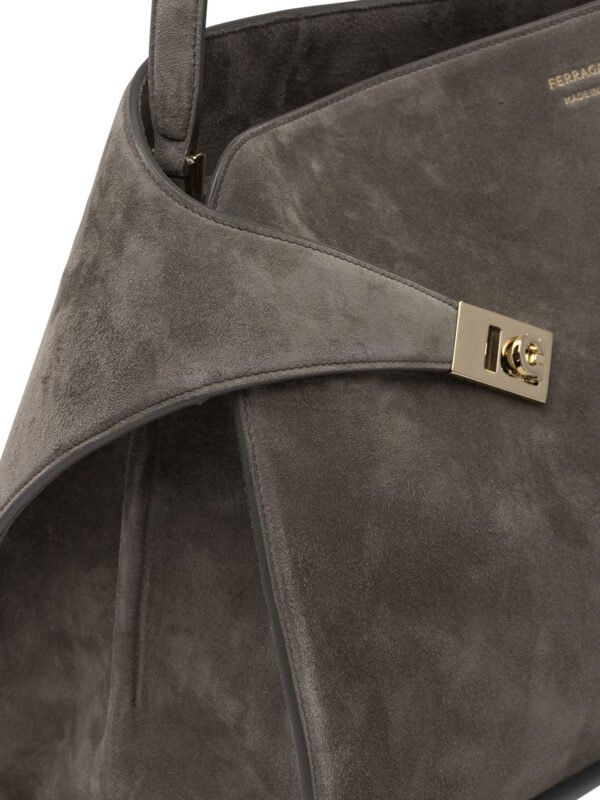 "Ferragamo" sac bandoulière femme Gris en daim – Image 4