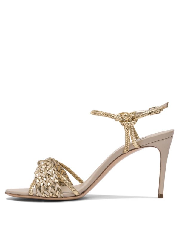 "Casadei" sandales femme dorées à talons moyens en tissu et cuir – Image 3