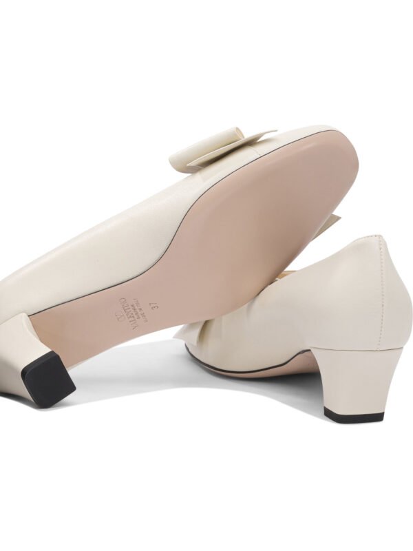 "Valentino Garavani" escarpins Bowow 45 mm blancs en cuir à talon bas pour femme – Image 5