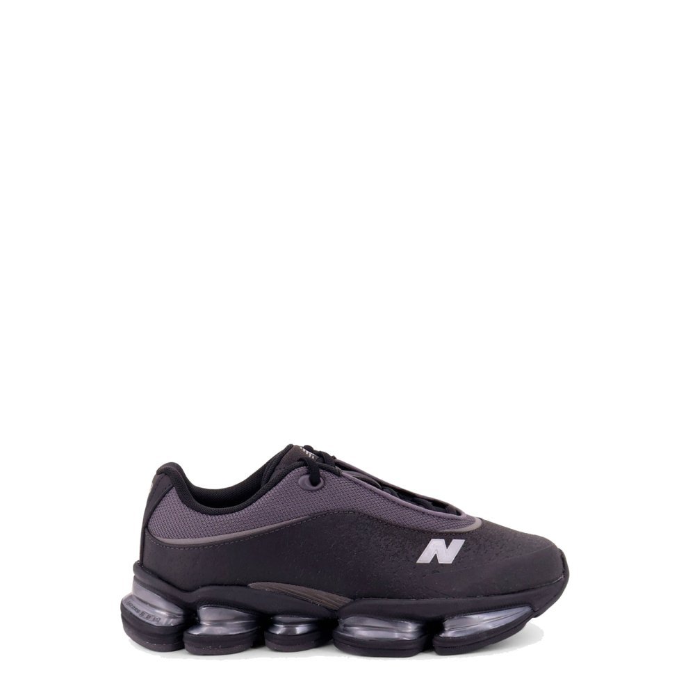 New Balance Mesh sneakers with contrasting logo
